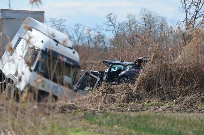 Buronzo: incidente mortale tra camion e auto 