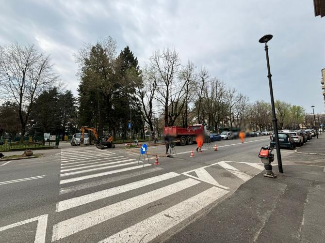 Vercelli: lavori davanti a parco Camana