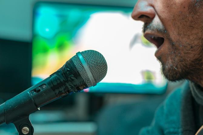 E' morto l'ingegnere giapponese che invent&ograve; il karaoke