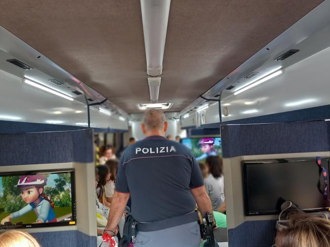 La Polizia Stradale incontra gli studenti vercellesi per parlare di sicurezza