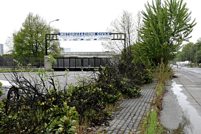 Vercelli: qui erbacce e rifiuti regnano sovrani