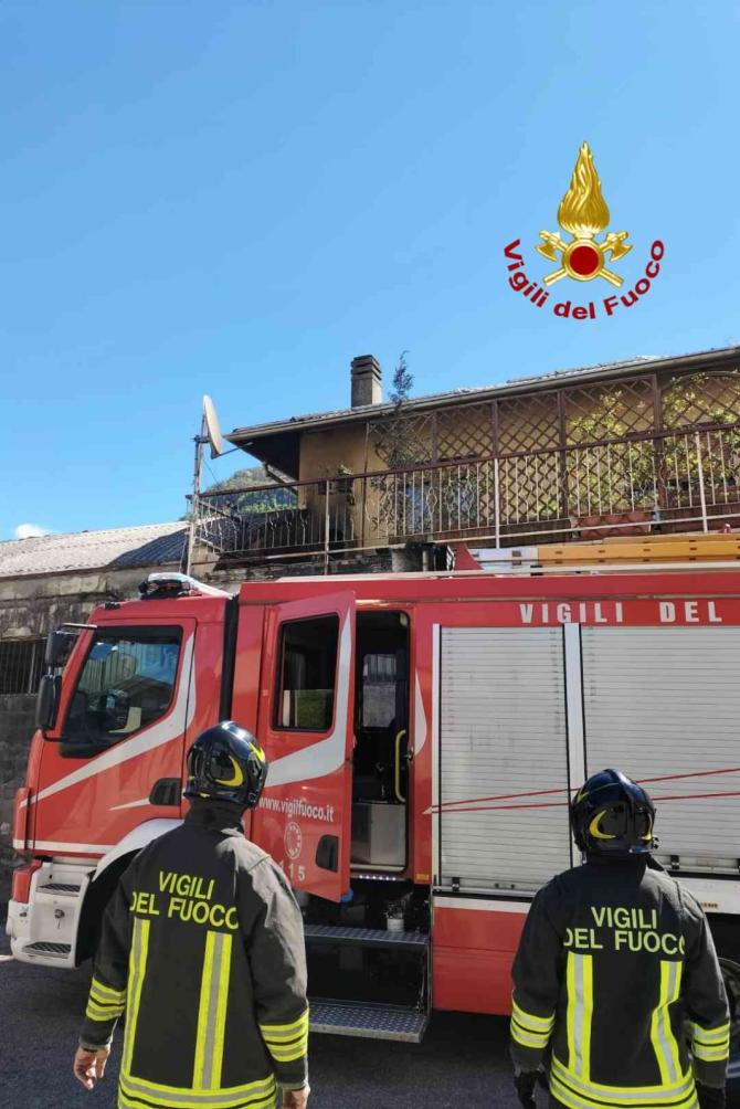 Incendio su un terrazzo