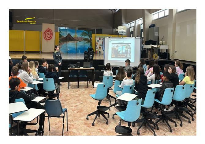 La Guardia di finanza incontra gli studenti della “Pertini”