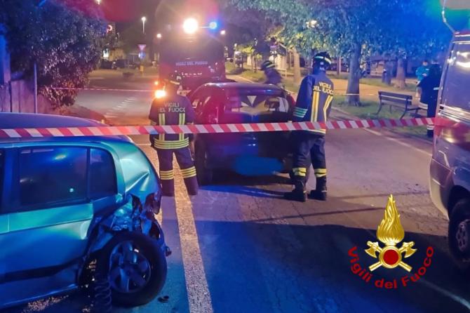 Viale Torricelli: carambola tra auto, due feriti