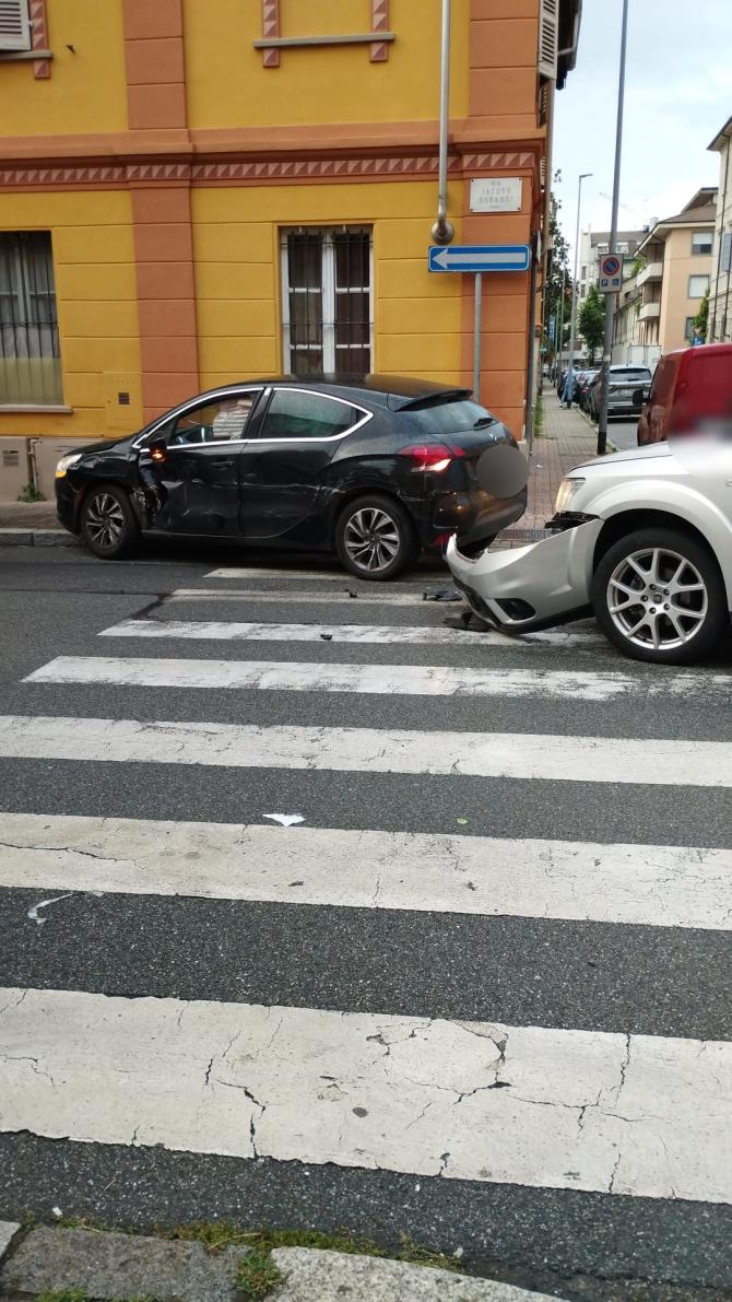 Vercelli: incidente all'incrocio tra via Durandi e via Borgogna