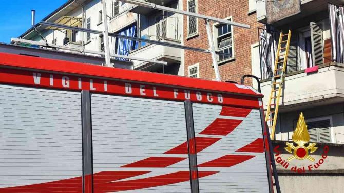 I Vigili del fuoco soccorrono una bambina