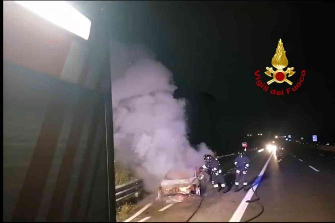 Incendio auto Santhià