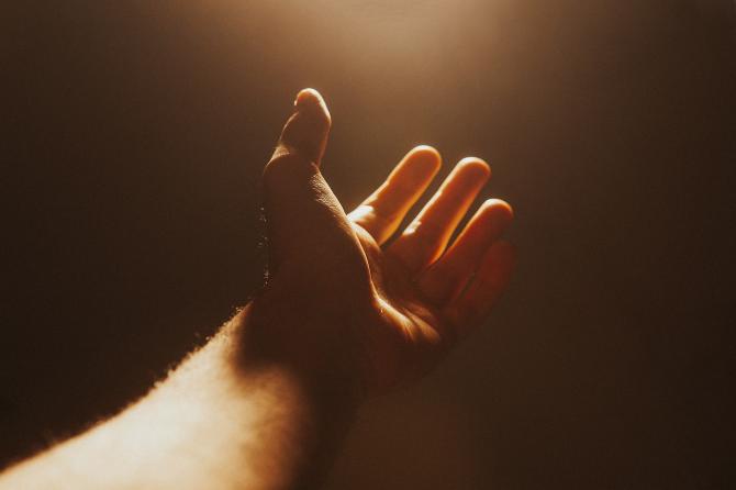 Mano luce