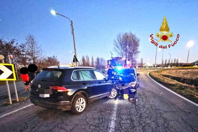 Larizzate: incidente tra due auto