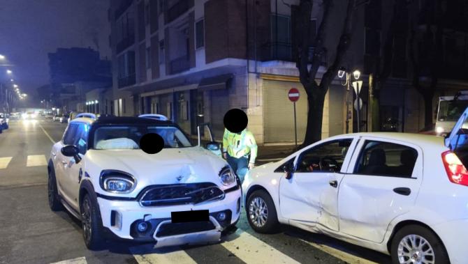 Vercelli: incidente in via Paggi, angolo via Ariosto
