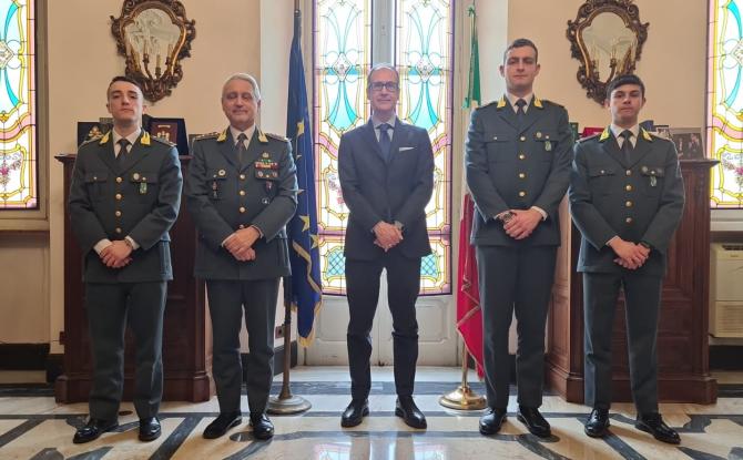 Prefetto con allievi GdF