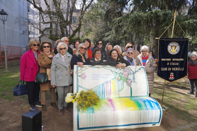Soroptimist Vercelli: una panchina per ricordare il vero amore e il rispetto