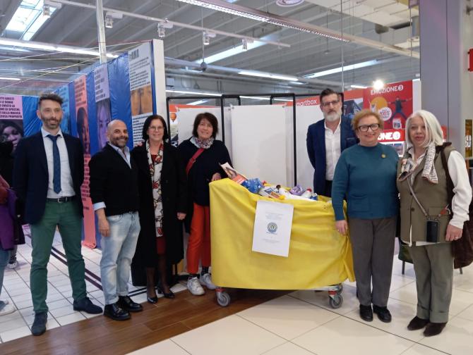 Centro Commerciale Carrefour: mostra fotografica e raccolta per il Centro antiviolenza 