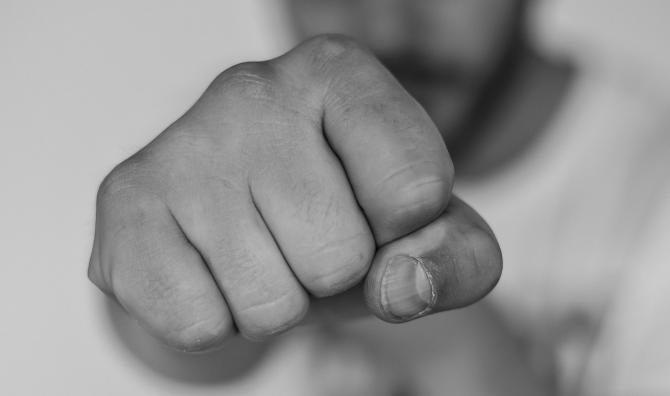 Pugno violenza