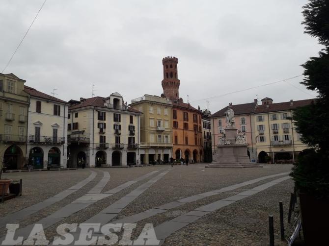 Vercelli piazza Cavour