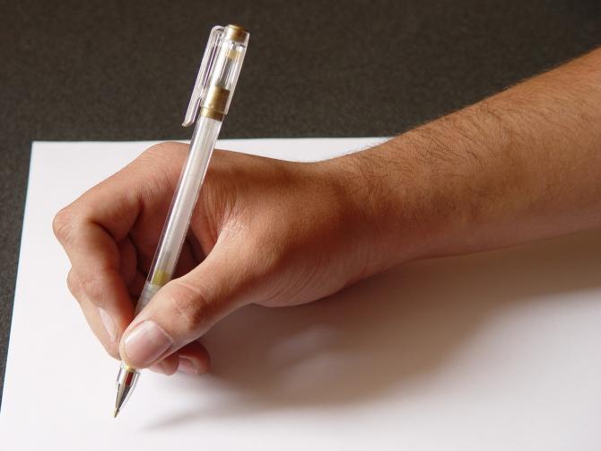 Mano che scrive