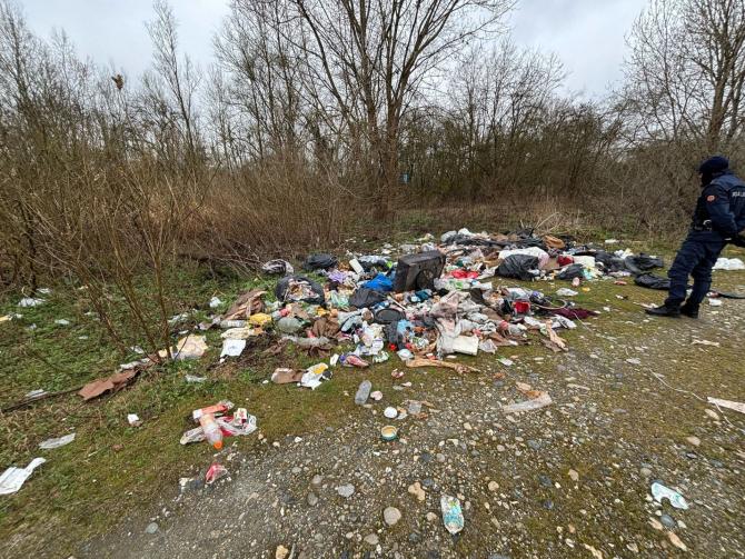 Rifiuti abbandonati Casale