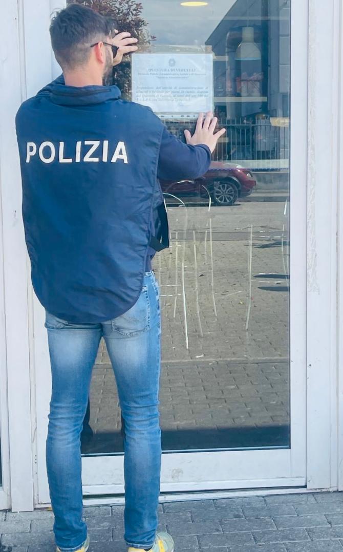 Chiusura bar polizia