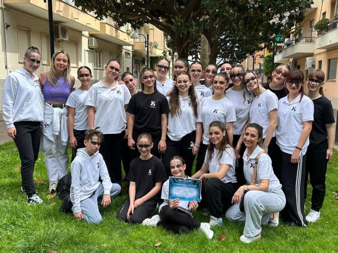 The Black Swan: Successo e Talento per la Scuola di Danza Vercellese