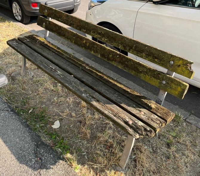 Panchine a pezzi in corso Magenta