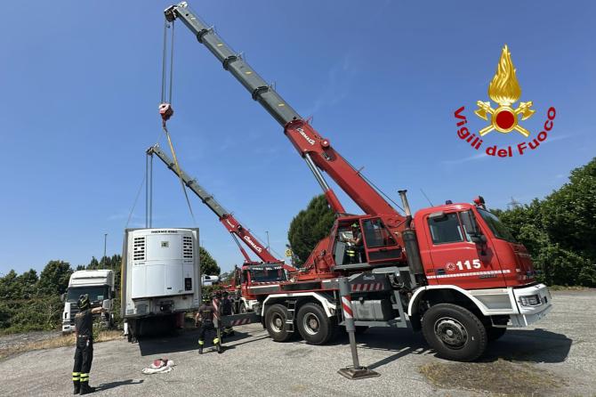 Vigili del fuoco autogru