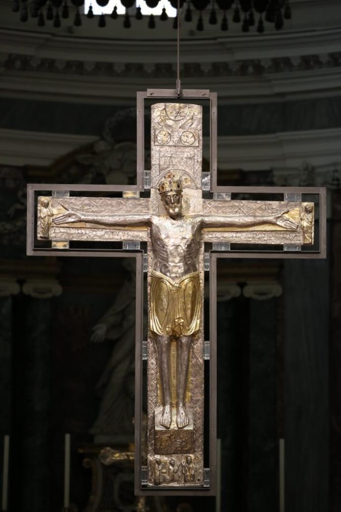 Crocifisso duomo Vercelli