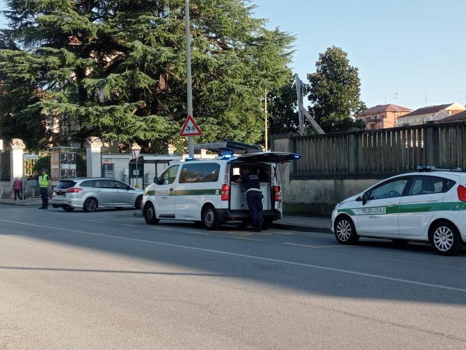 Auto investe mamma e bimba