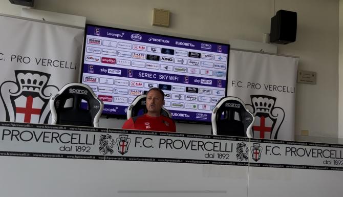 Pro Vercelli, Santoni carica la squadra