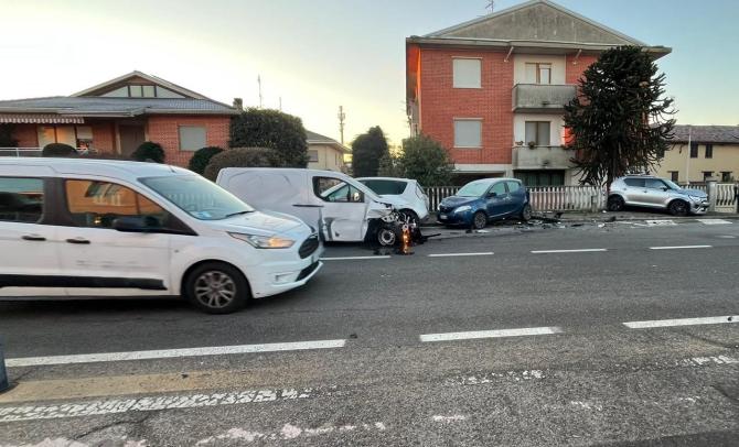 Carambola fra auto in via Trieste