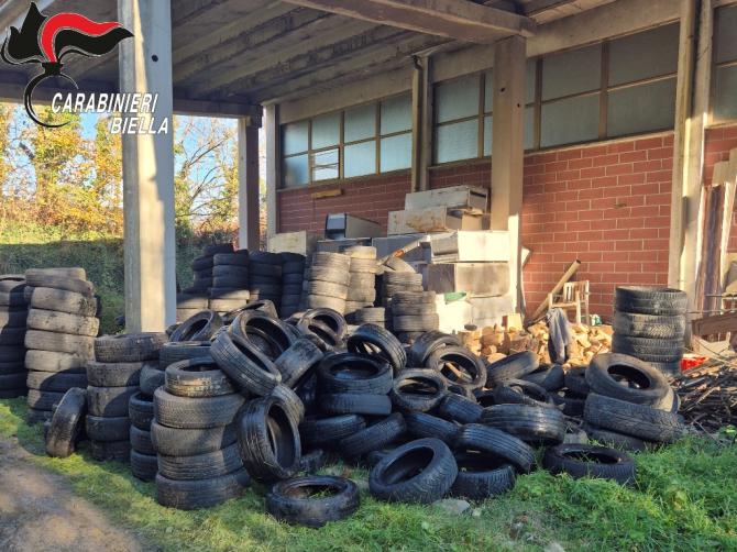 Pneumatici abbandonati a Dorzano