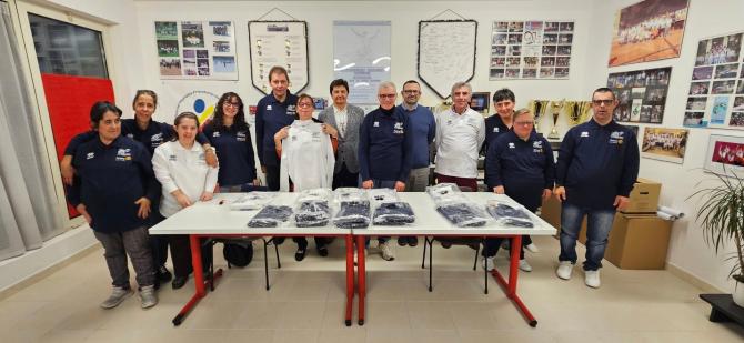 Nuove magliette per l'Associazione sportiva Rosa Blu