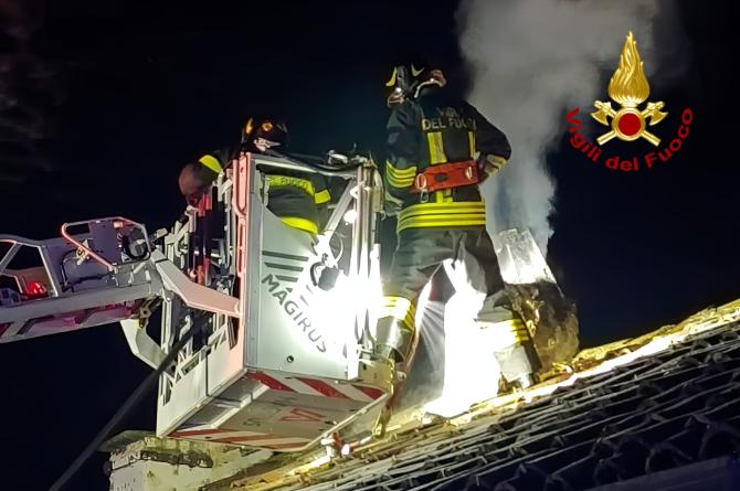 Vercelli: principio di incendio in un camino in via Egitto