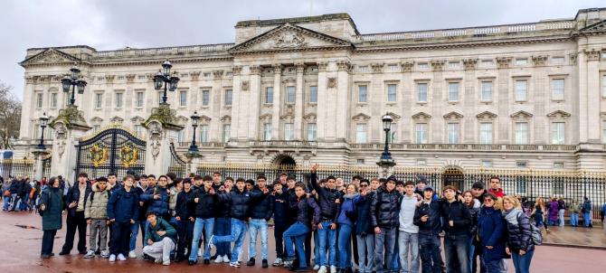 Il gruppo dell'Istituto Lancia davanti a Buckingham Palace