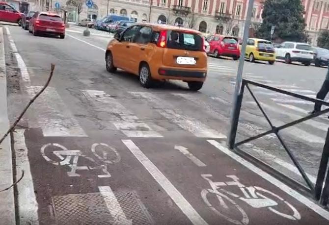 Auto-biciletta: il terminale della ciclabile &egrave; problematico 