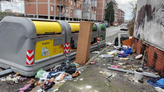 Via Monfalcone: discarica a cielo aperto