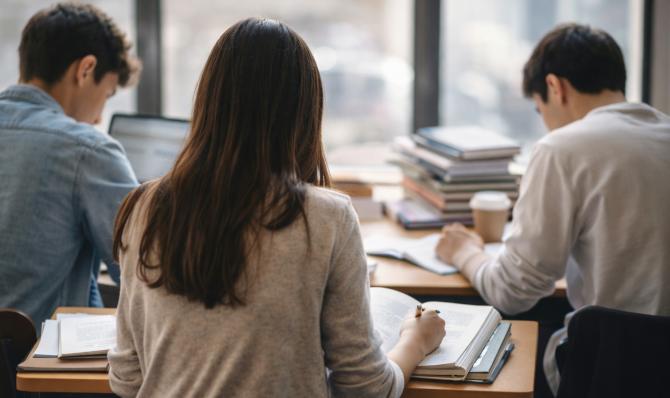 Pagati gli assegni per tutti gli studenti idonei