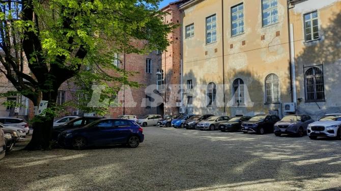 Parcheggio piazza Alciati