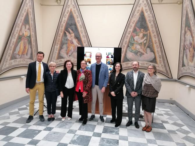 Museo Borgogna Silent Reading