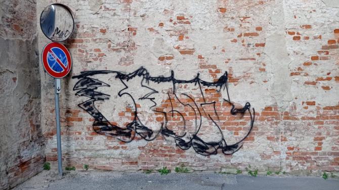 Muri imbrattati casale