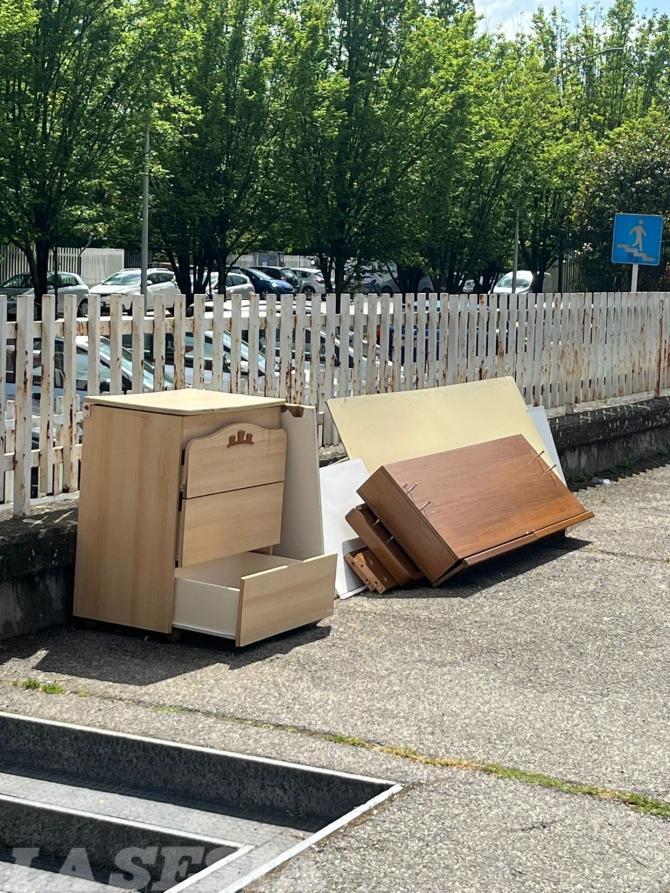 Rifiuti abbandonati Vercelli