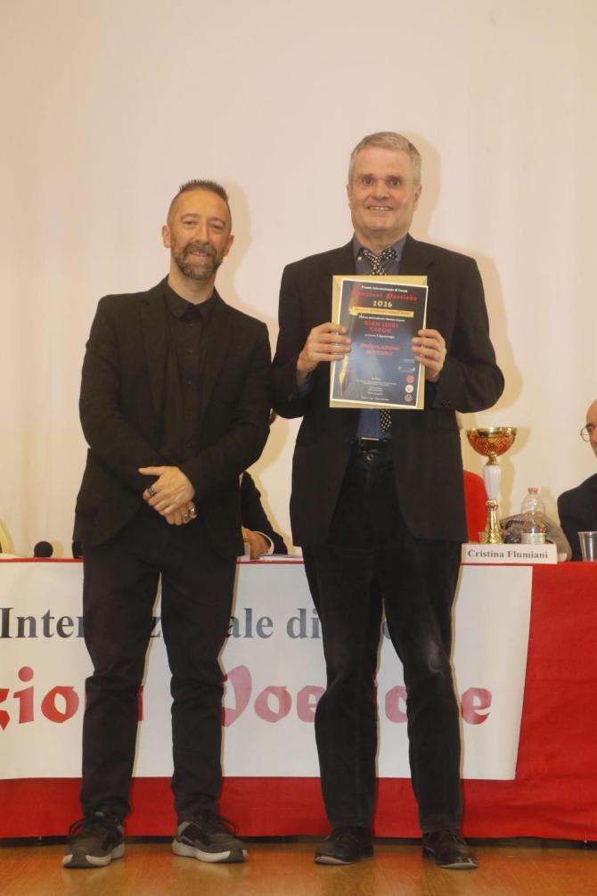 Caron, doppio riconoscimento nei premi di poesia