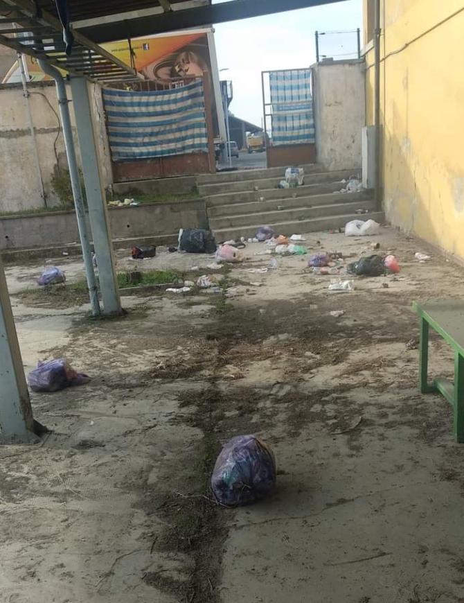 Rifiuti campo sportivo Trino