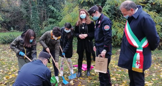 un albero per il futuro carabinieri forestali