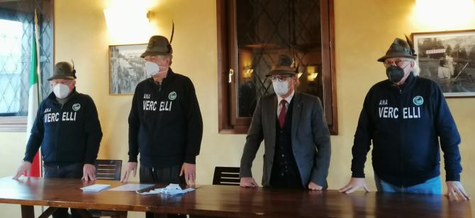 Dagli alpini di Porta Torino 1700 euro per progetti solidali