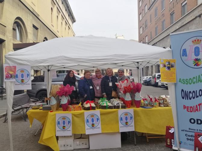  Aop in via Veneto con dolci di Pasqua per aiutare i bambini oncologici