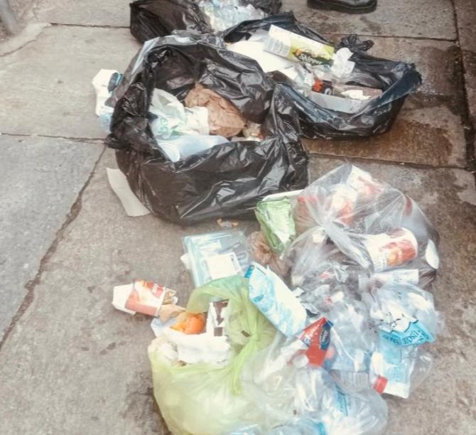 Vercelli: i rifiuti abbandonati in via Gioberti