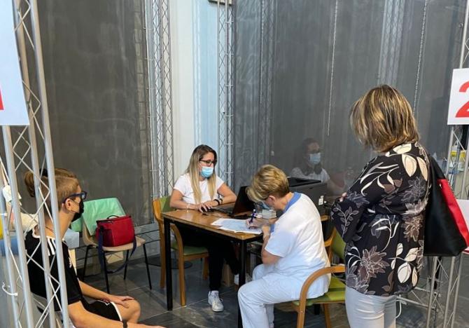 vaccino ragazzi Santa Chiara