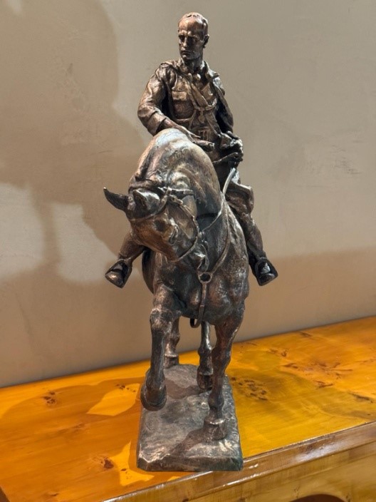 La Statua in bronzo con Mussolini a cavallo
